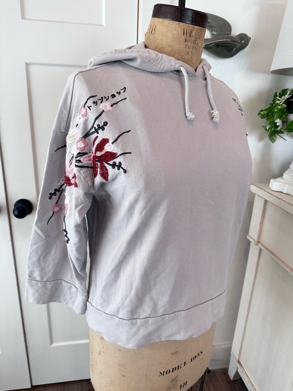 Harper Japanese Sweatshirt Embroidered Cherry Blossoms s